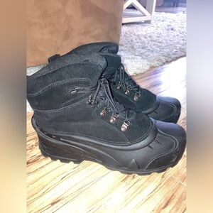 Blizzard Winter boots size 11 black leather and man made upper waterproof